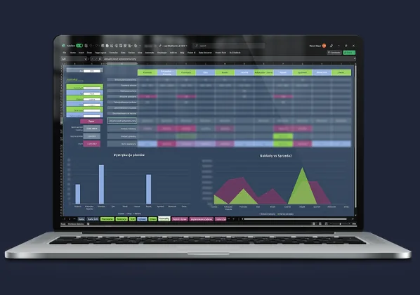 SmartField - INTEGRACJE – Raportowanie i wizualizacja danych:; widok ekranu laptopa z modułem systemu.